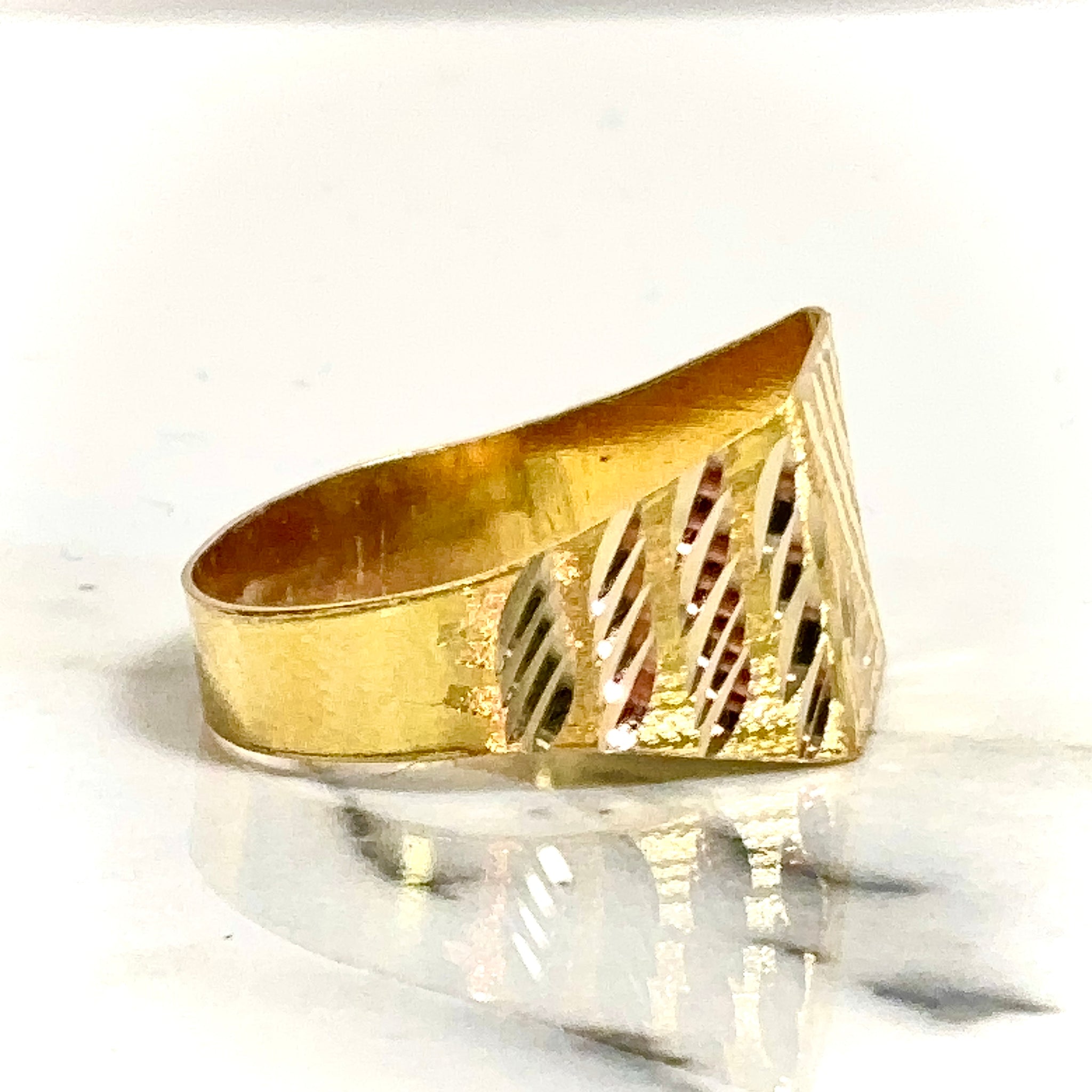 Diamond Cut Ring - 14 carat gold 0097 GRV2