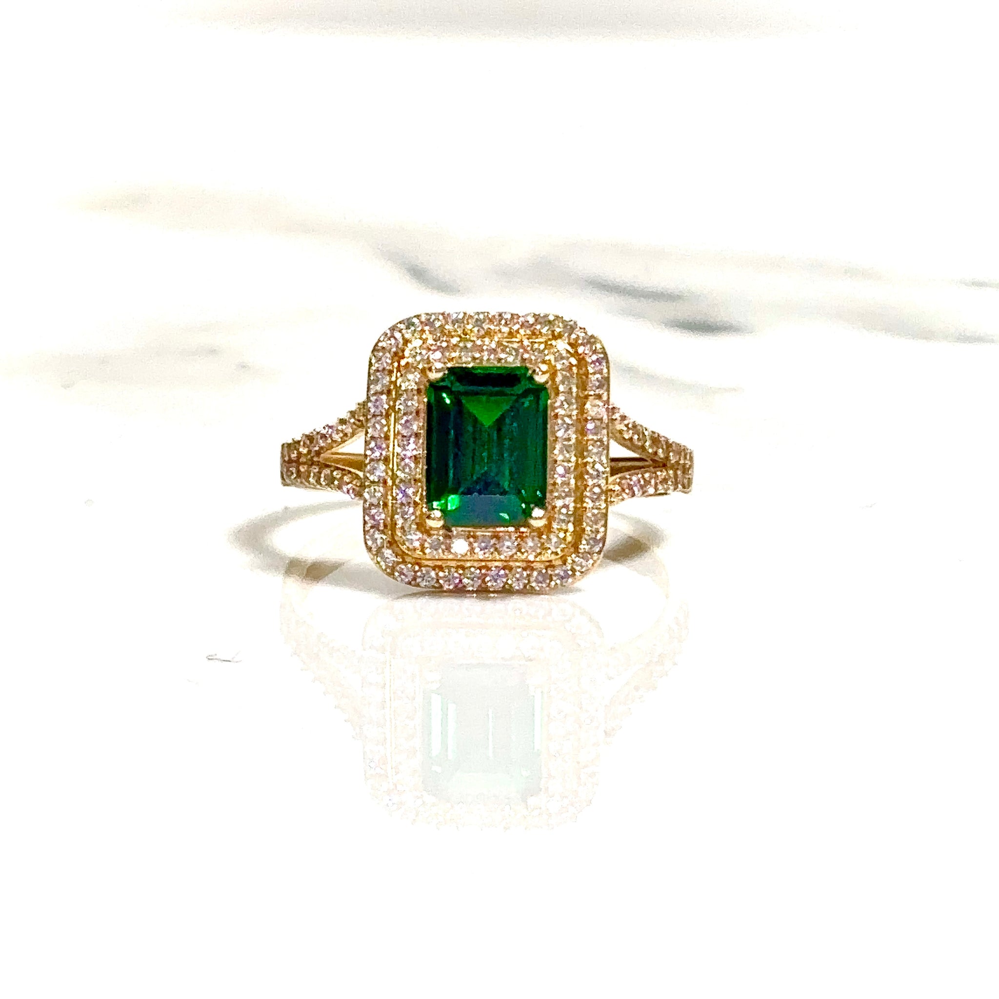 Radiant Emarald Ring - 18 carat gold 00128 LRV2