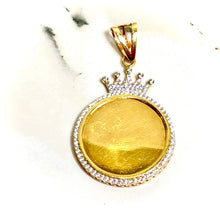 Royal Crown Medallion Pendant - 18 carat gold 00169 PV2