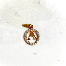 A Initial Pendant - 14 carat gold