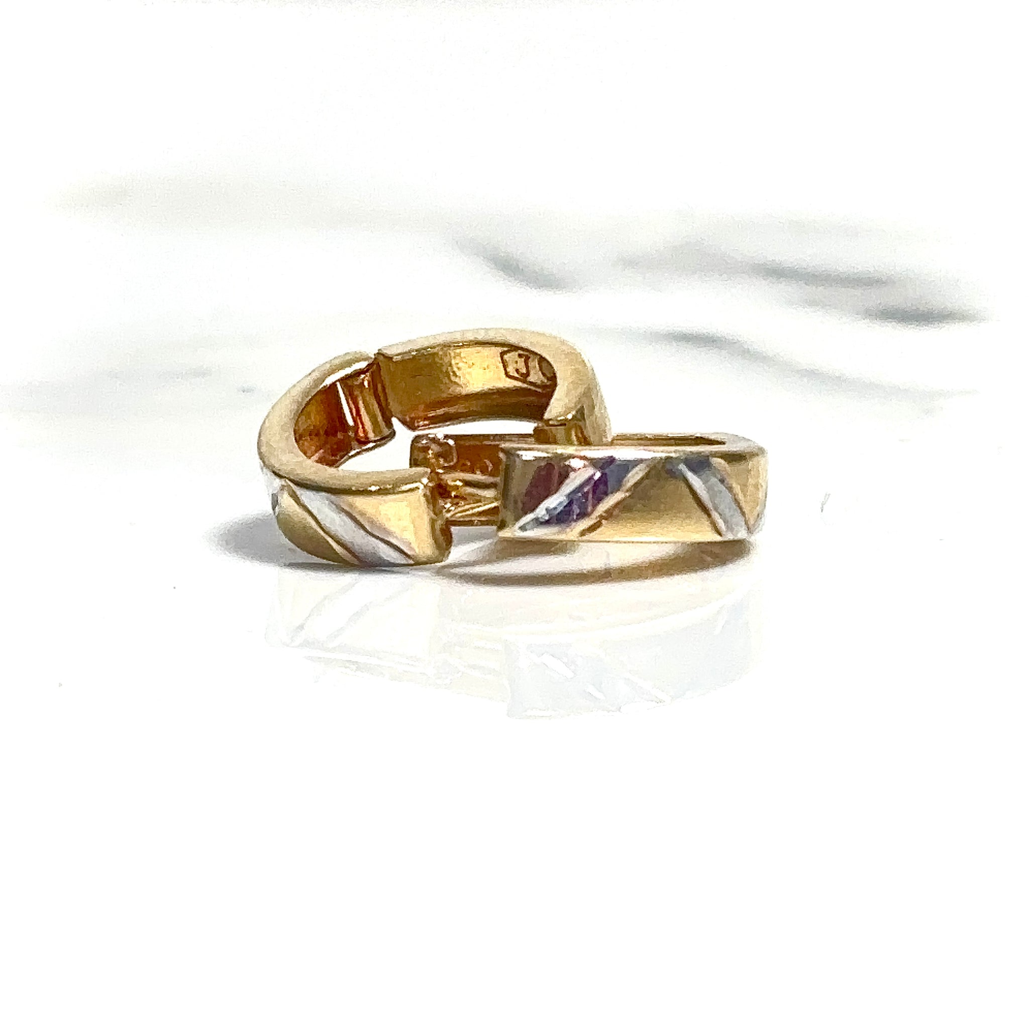 Elegant Gold Hoops Earring - 14 carat gold EARV2