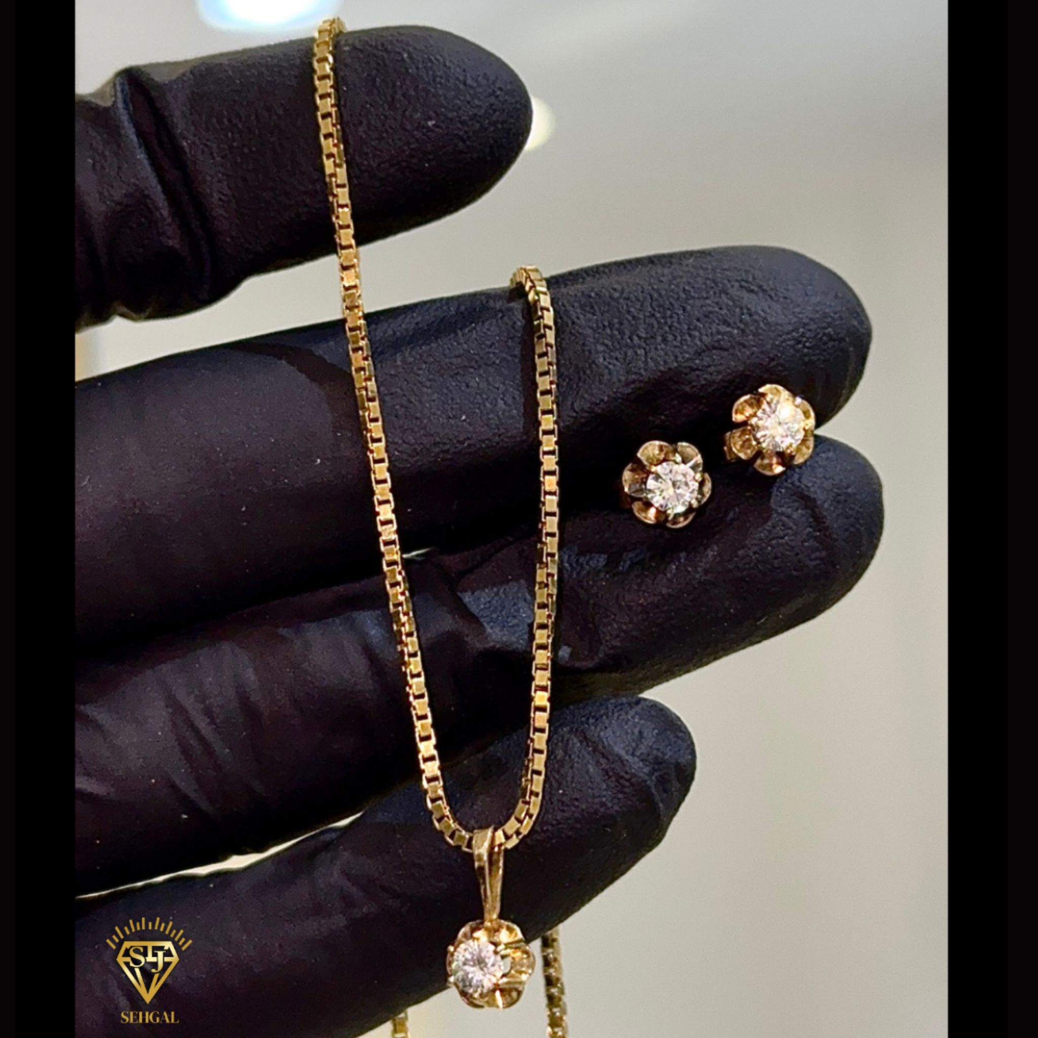 VS1 FLOWER SET - 0.63CT VS1 - 18K