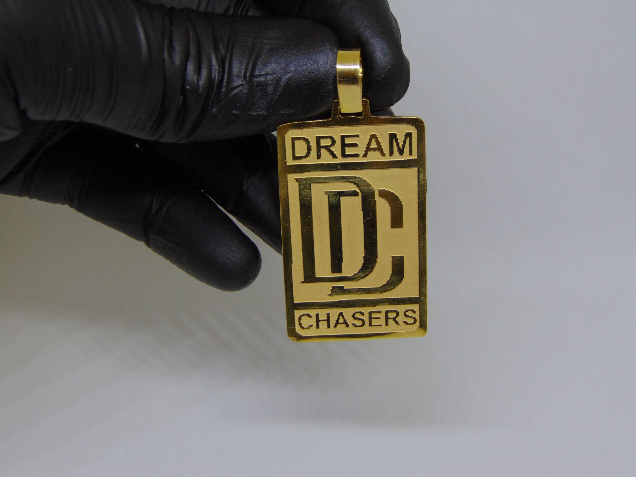 Dream Chasers Hanger 156 - 18 karaat