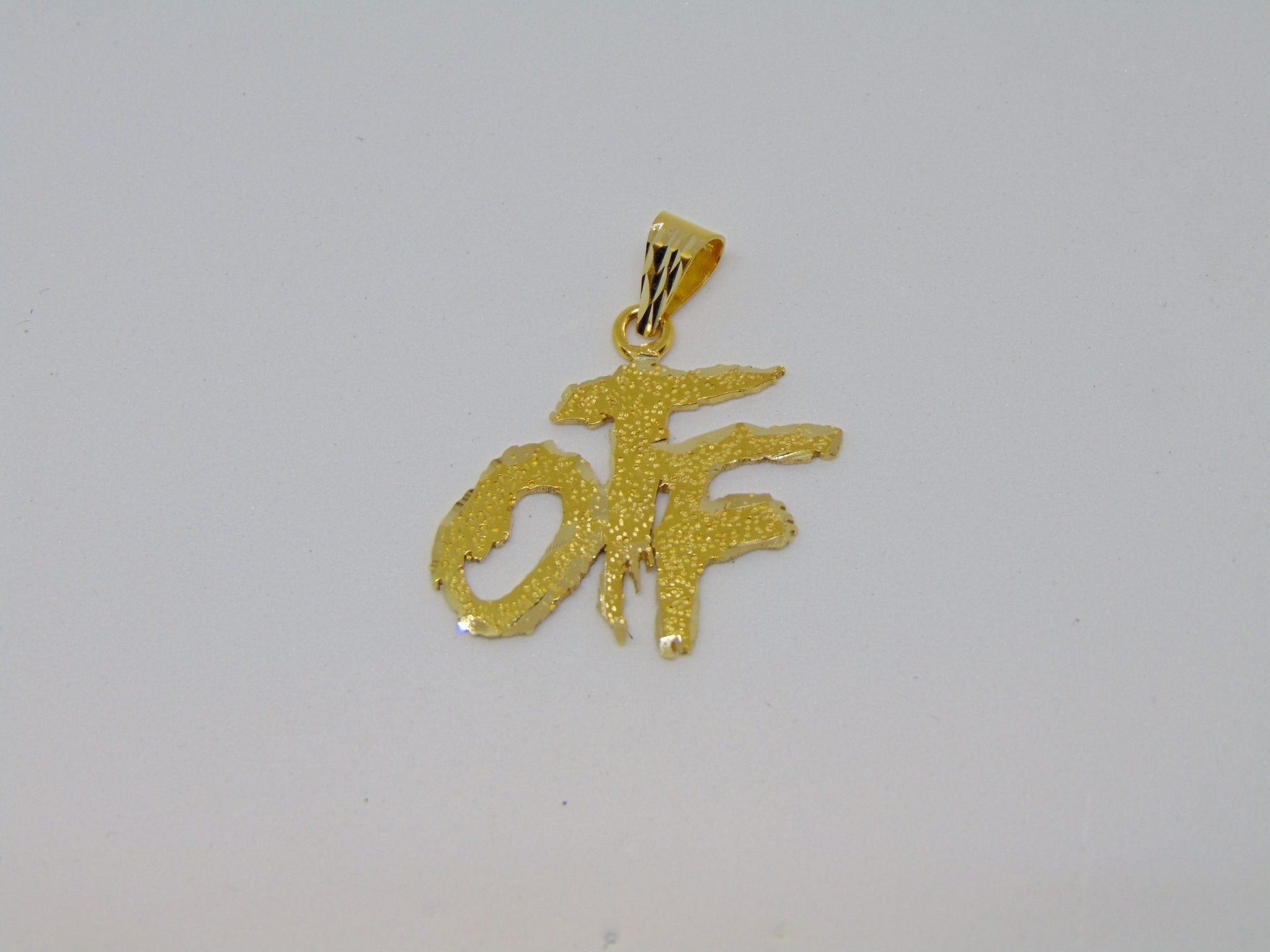 OTF "onlythefamily" - Drie Letter hanger 027 Zilver - Gold plated