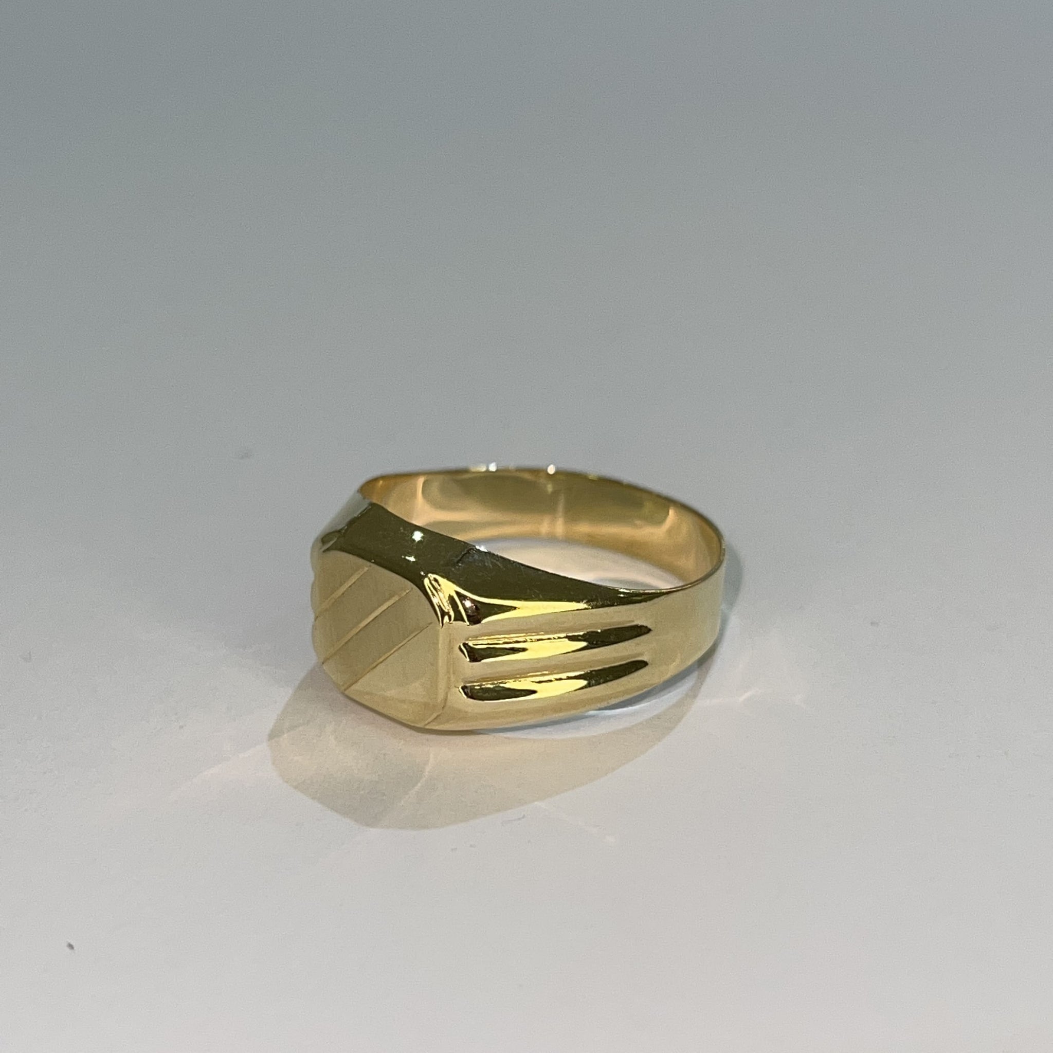 Classic Ring - 14 carat gold