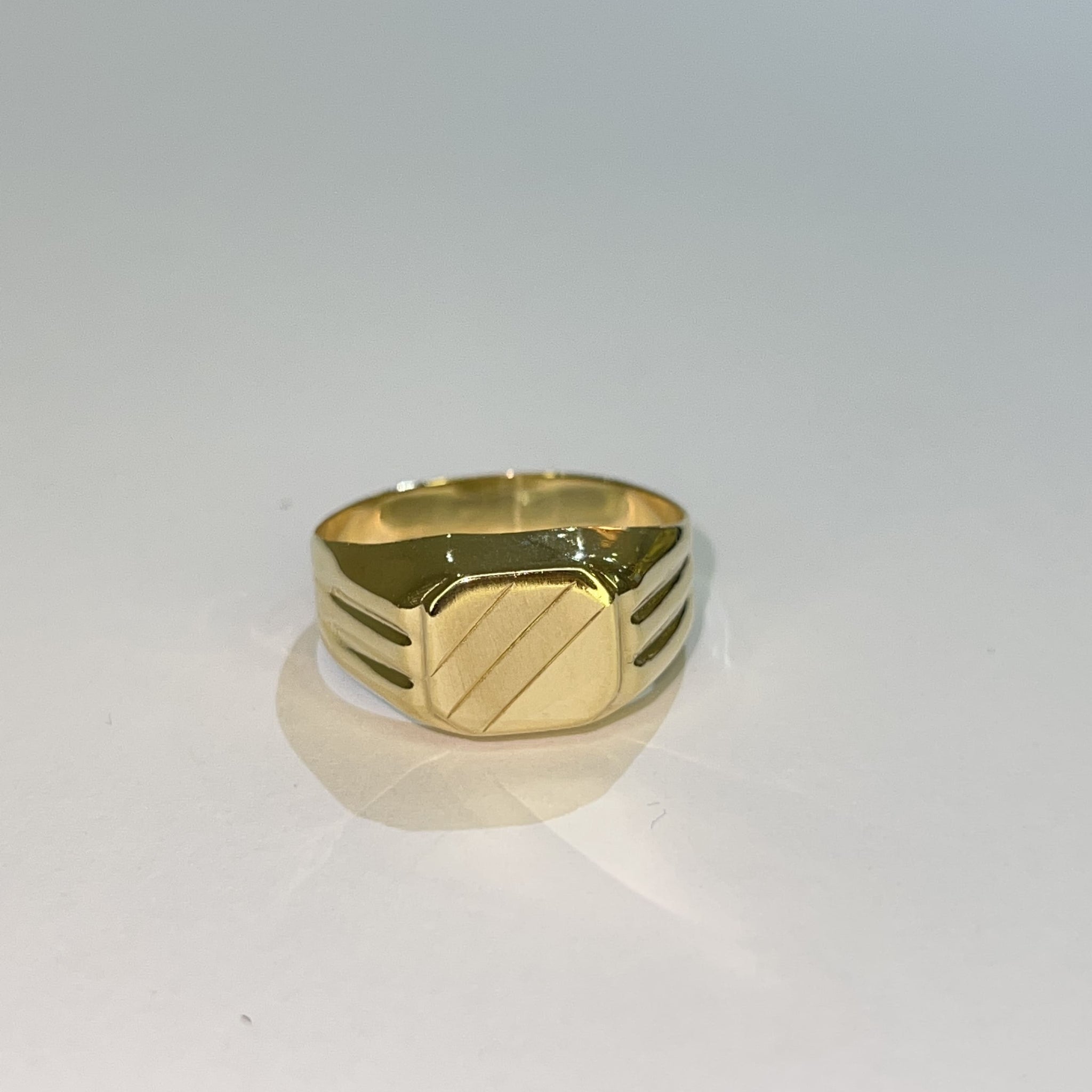 Classic Ring - 14 carat gold