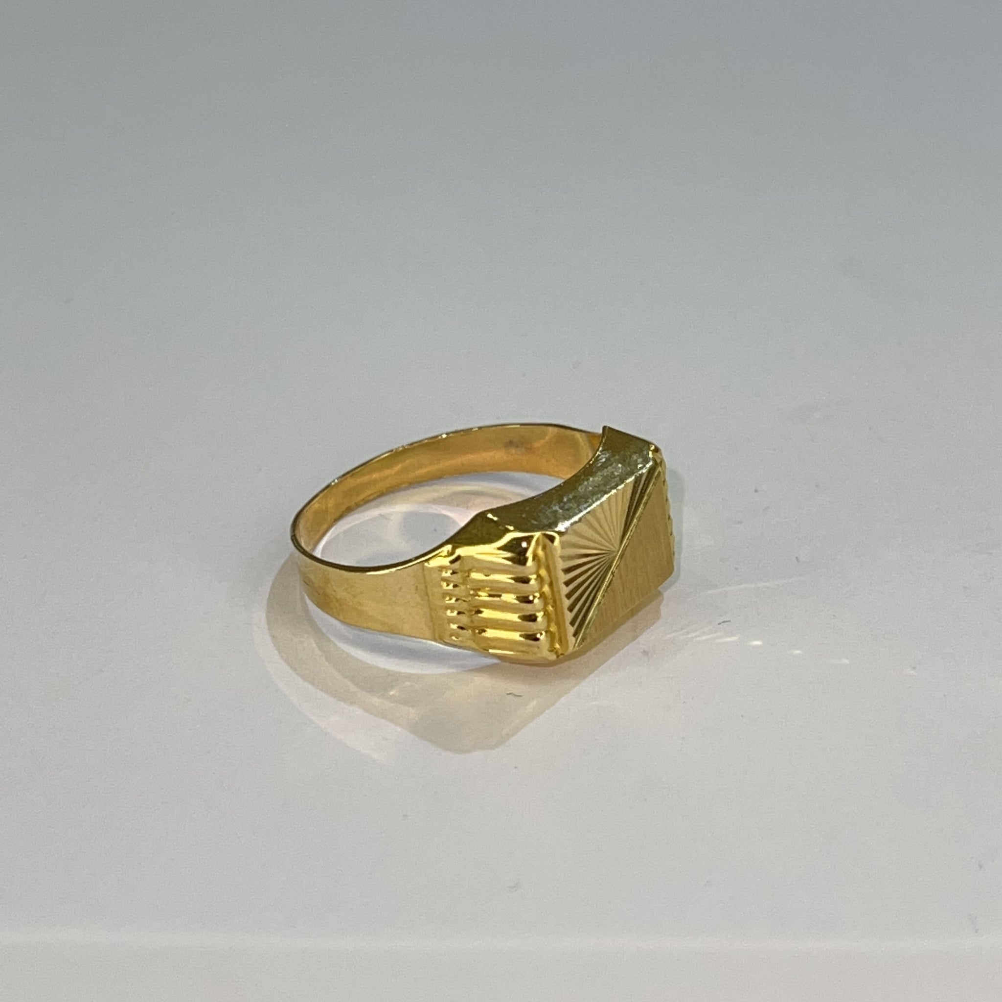 Starcut Ring - 18 carat gold - Engraving Possible!