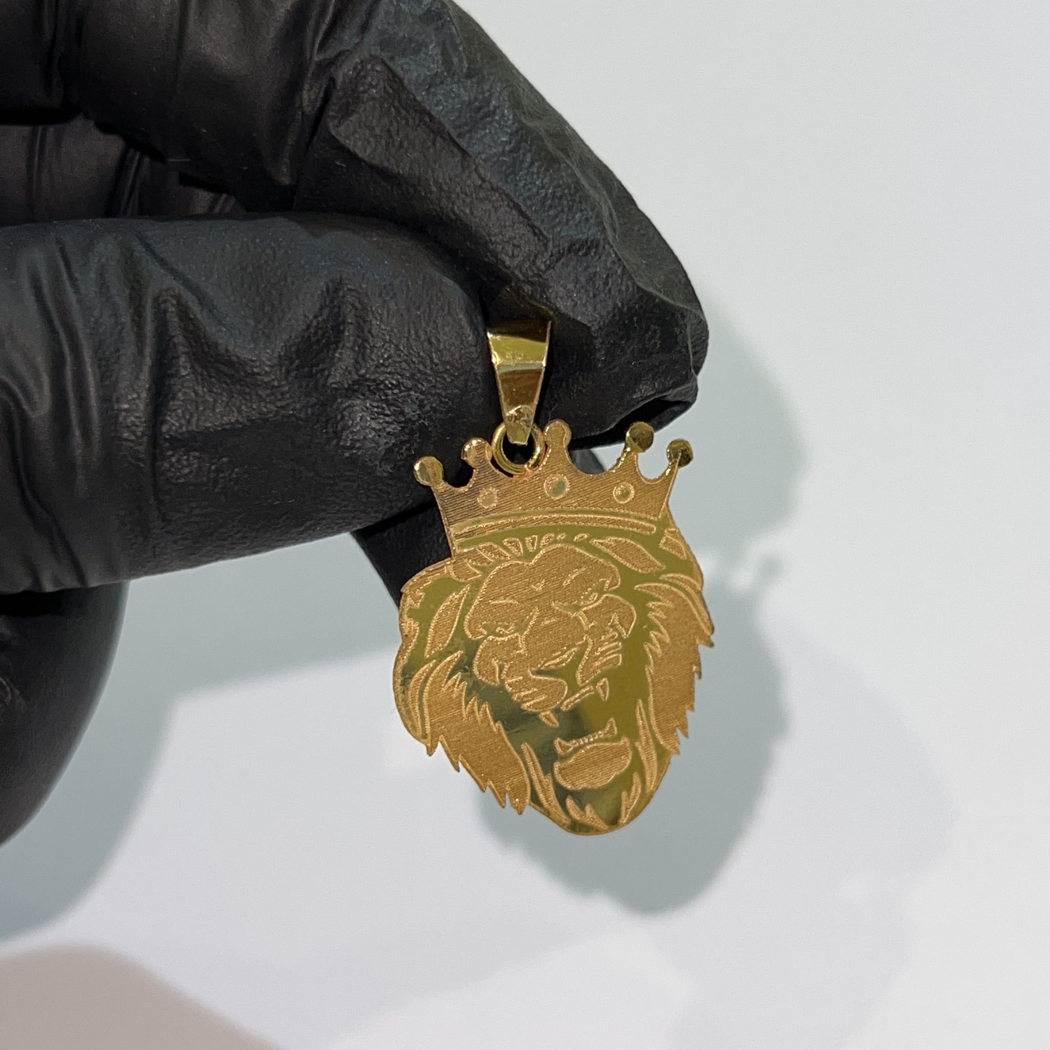 Lion King Pendant - 14 carat gold