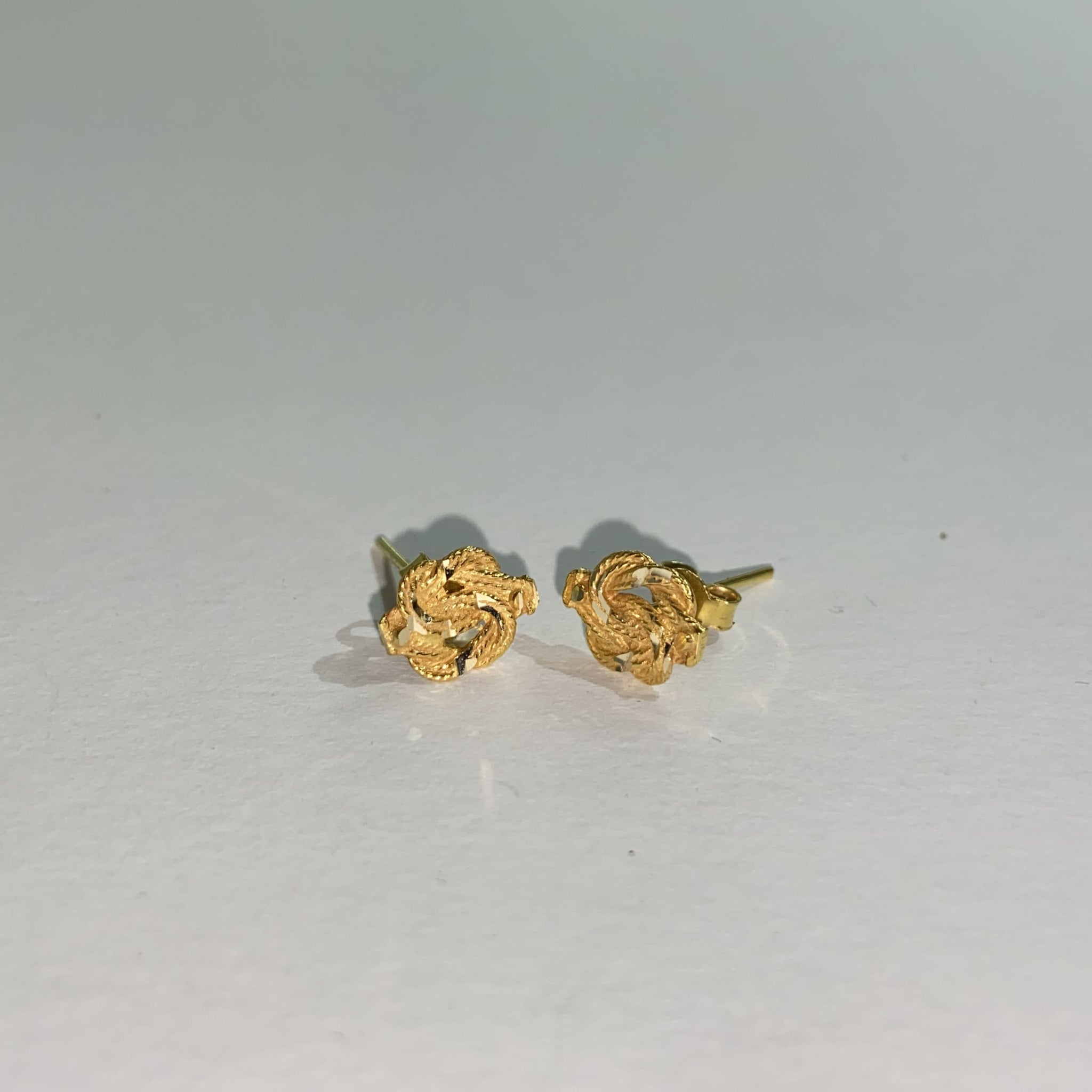 Mattenklopper earrings / oorbellen 183 - 14 karaat